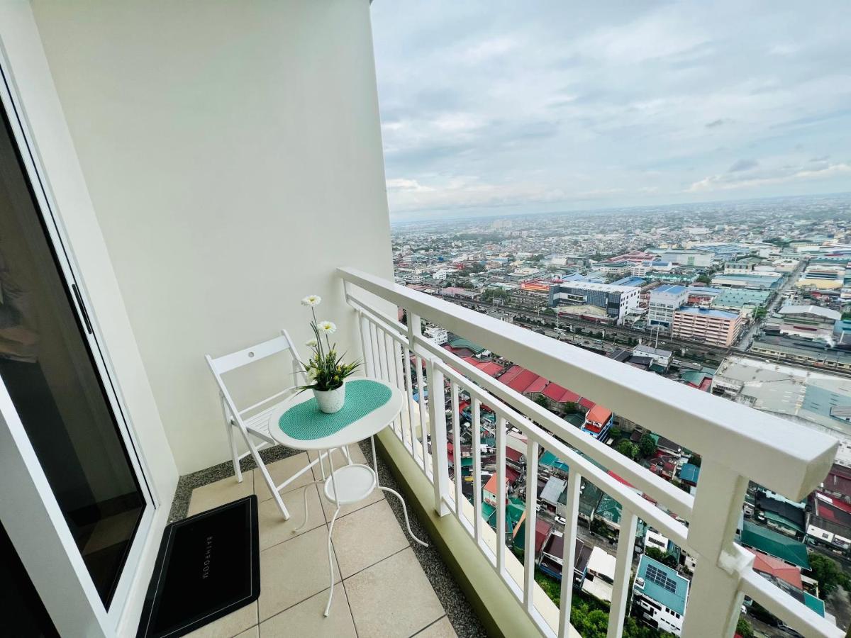 The Celandine By Dmci Homes Caloocan Экстерьер фото
