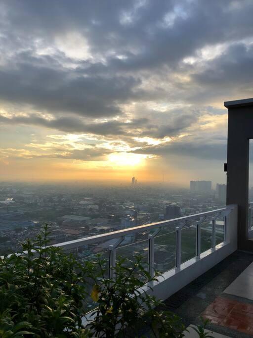 The Celandine By Dmci Homes Caloocan Экстерьер фото