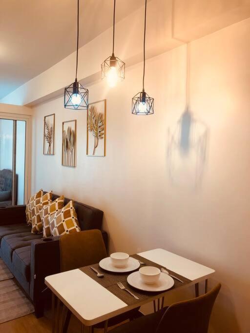 The Celandine By Dmci Homes Caloocan Экстерьер фото