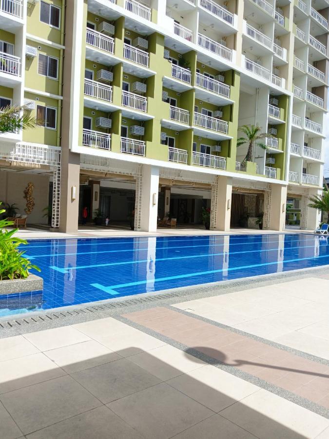 The Celandine By Dmci Homes Caloocan Экстерьер фото